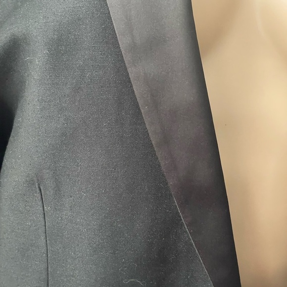 Black Sport Coat with Notch Lapel and Solid Design - Picture 3 of 6
